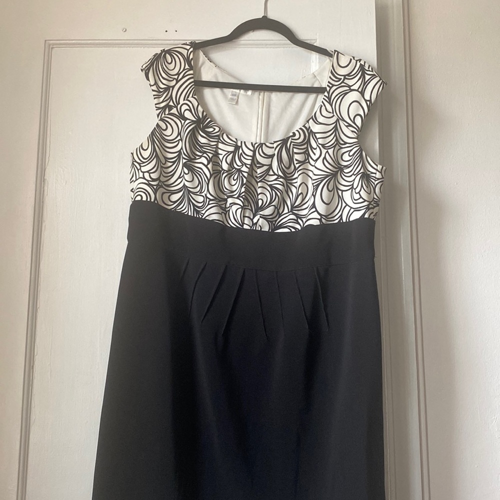 Black and white dress in excellent condition